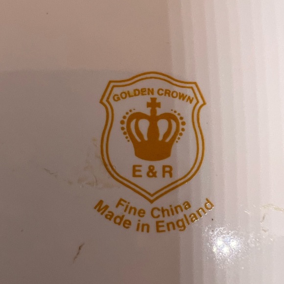 Golden Crown E & R Tea Pot - Picture 5 of 7